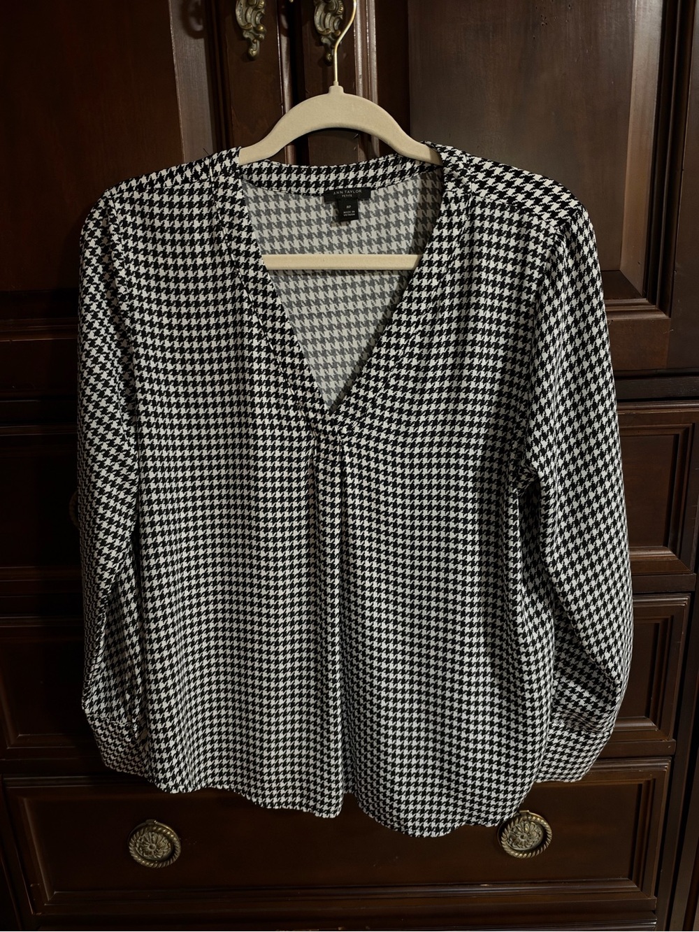 Ann Taylor petite medium houndstooth top